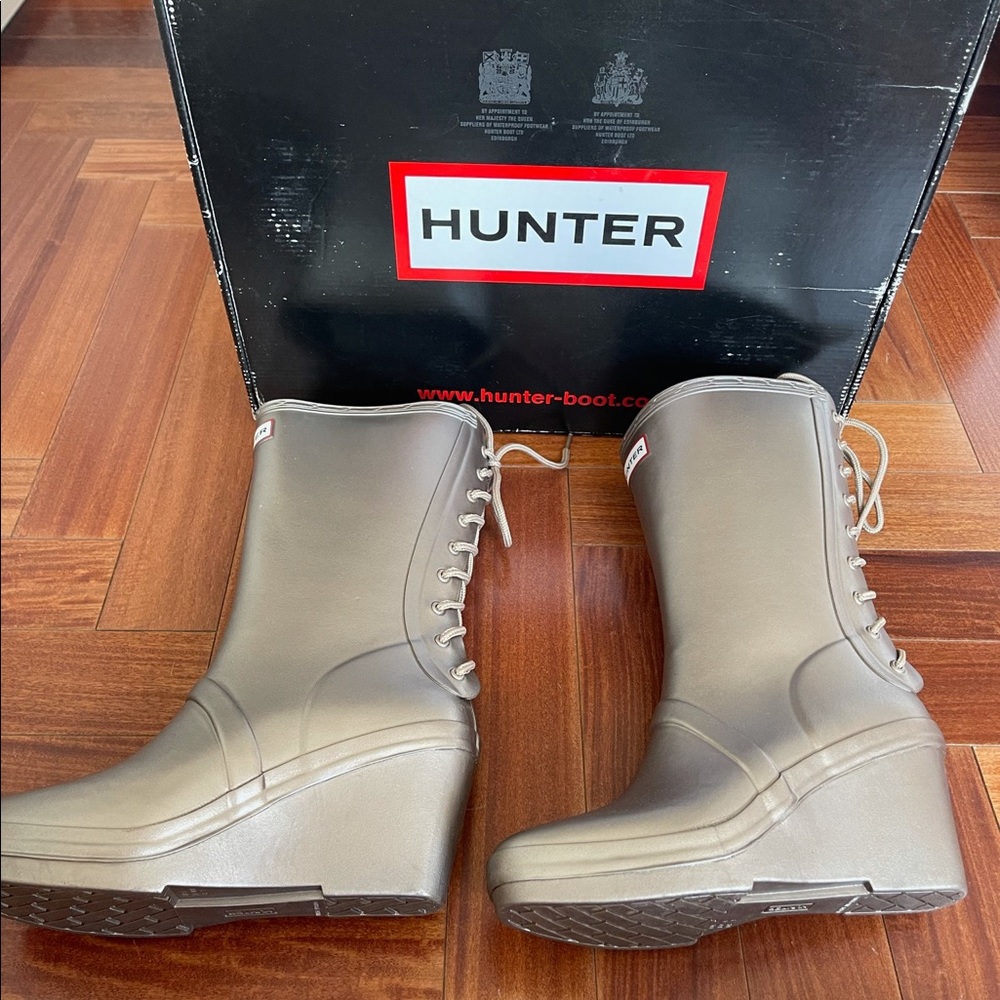 Hunter Boots Size 9 US - New with Box - Titanium Color - Verbier Lace Rain Boot